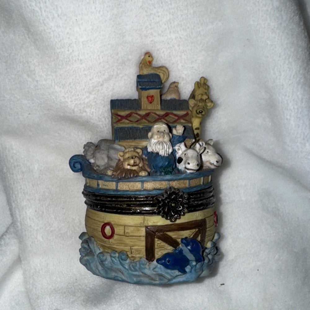 Vintage Avon Collectible Noah's Ark Decorative Trinket Box Jewelry Treasure